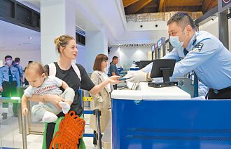 陸2023外國人出入境 僅達疫前36％