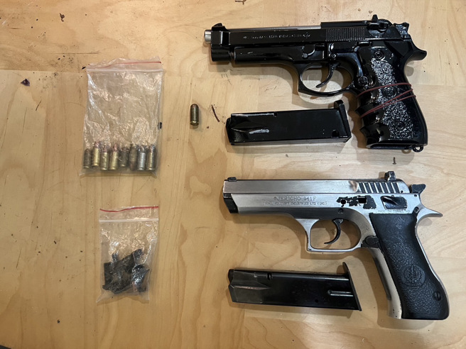 警方查获改造枪枝。（图 / 刘咏韵翻摄）