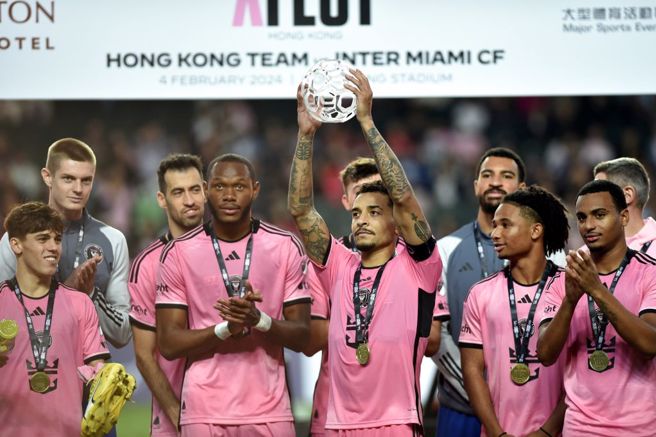 邁阿密國際球員參加頒獎儀式。（新華社）