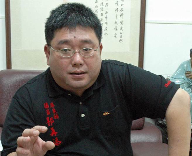 屏東縣議員郭再添去年10月涉及一件黑吃黑的擄人案，橋頭地檢署檢察官審理後起訴，並移審橋頭地院，法官認為此案尚有疑點要追查，且郭有勾串之虞，因此裁定羈押3月。（本報資料照片／林和生攝）