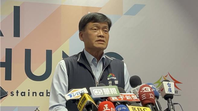 针对卫福部次长王必胜提出的疑点认为验出瘦肉精是否是实验室事件？台中市卫生局长曾梓展今天出面回应，强调信任数据。（张亦惠摄）