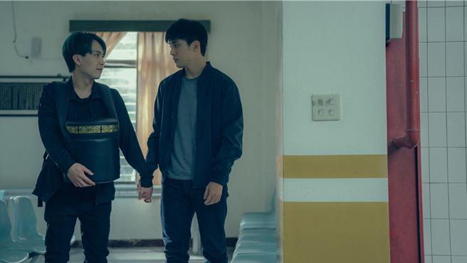 巫建和、林哲熹牽手告白這一幕打動許多觀眾。（Netflix提供）