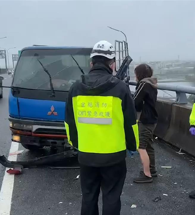 国道5号南下44K处发生擦撞。（警方提供／吴佩蓉宜兰传真）