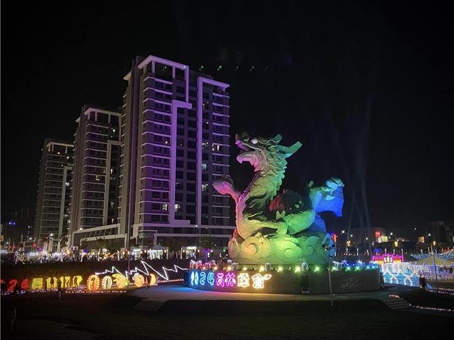 今年主灯「龙祥霞蔚 巨龙再现」高达20米，其曾经在2012年的台湾灯会吸引全国民眾争相目睹，本次透过特殊灯光投射，让巨龙再现，呈现昂然飞腾的仪态，将再掀起一波龙灯旋风。（翻摄员林市长脸书／吴建辉彰化传真）