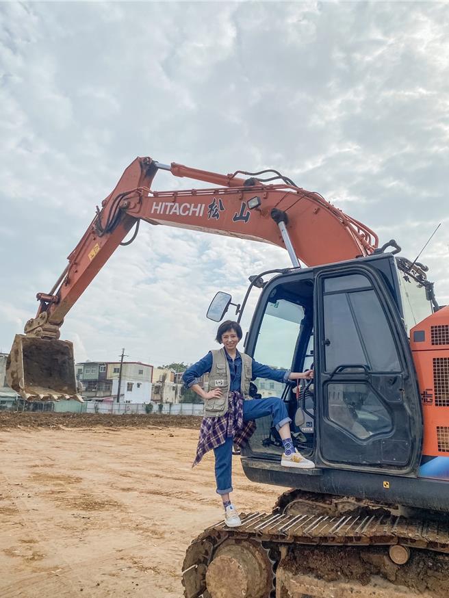 王瞳開怪手出場。（民視提供）