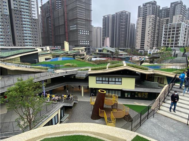 新竹市政府修正竹市班級總量限制辦法草案，2024年1月由市長高虹安正式簽核發布。圖為東區總量管制的關埔國小。（陳育賢攝）