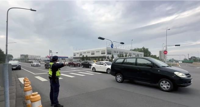 長達7天的農曆春節假期即將到來，台南市政府警察局交通警察大隊表示，因應車流時段，將於轄內各重要幹道、交流道、觀光景點及賣場規畫交通疏導勤務。（交大提供／洪榮志台南傳真）