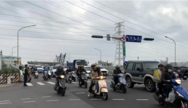 長達7天的農曆春節假期即將到來，台南市政府警察局交通警察大隊表示，因應車流時段，將於轄內各重要幹道、交流道、觀光景點及賣場規畫交通疏導勤務。（交大提供／洪榮志台南傳真）