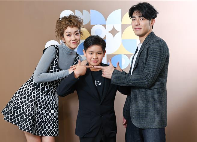 大霈（左起）、吴宗修、陈昊森为新片《小子》宣传受访。（陈俊吉摄）