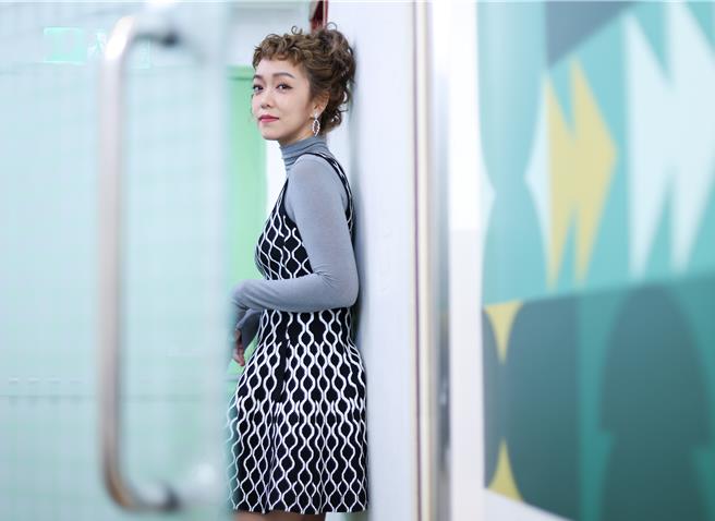 大霈演出等爱却频频失落的女人。（陈俊吉摄）