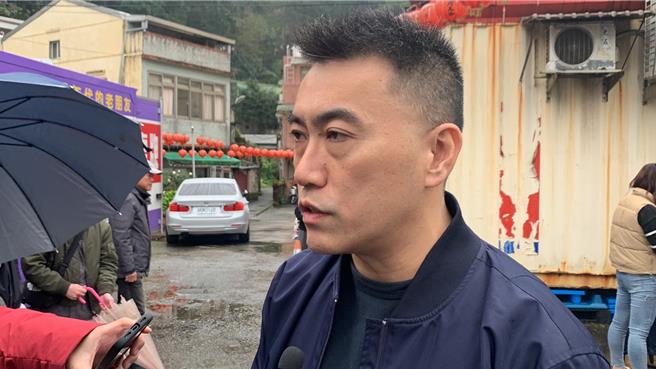 立委林沛祥做出会勘结论表示，港务公司同意在敦亲睦邻的前提下，继续允许仙洞巖一带居民免费使用停车场，同时透过合法途径活化土地，使其更有价值。在招标前，仍将持续免费提供给里民使用；招标管理后，则将提供优惠方案，以确保中山区里民的最大利益。（徐佑升摄）