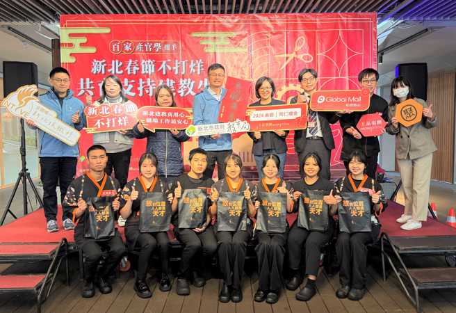 新北教育局访视建教生大合影。(照片/新北市政府教育局提供)