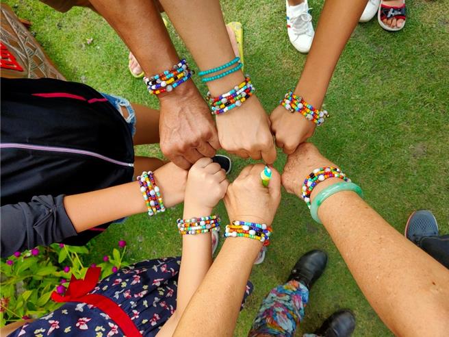 2024大武山生态教育馆春节市集有串珠手环DIY活动。（林业保育署台东分署提供／蔡旻妤台东传真）