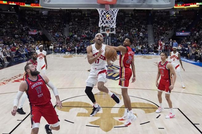 暴龙队Bruce Brown持球衝入篮下。（美联社资料照）