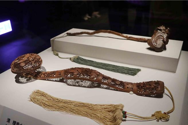 故宫副院长余佩瑾首推过年一定要来看福禄寿如意展件，代表故宫祝大家新年如意。（吕妍庭摄）