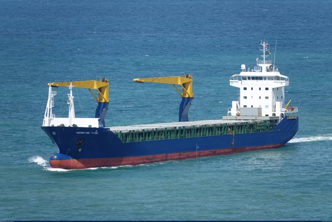 英国商船晨潮号在红海遇袭，损害轻微。(图/www)