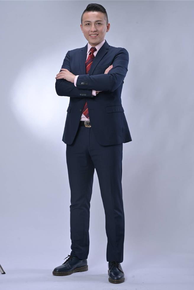 TVBS公布「六都市長就任周年滿意度」民調結果，新北市長侯友宜由61％下滑13％至48％，排名第五。對此，新北市議會國民黨團書記長陳偉杰表示，新北市民高標準嚴格要求市長拿出好表現是天經地義，民調不如人意那市府團隊就應該加十倍、百倍的努力建設奉還市民。（陳偉杰提供）