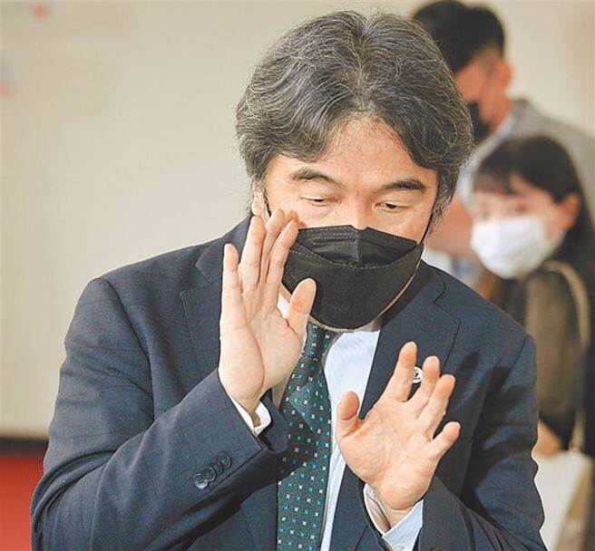 王必胜过去曾被踢爆外遇生子等争议，但护航绿营不遗余力，官位至今仍稳如泰山。（本报资料照片）