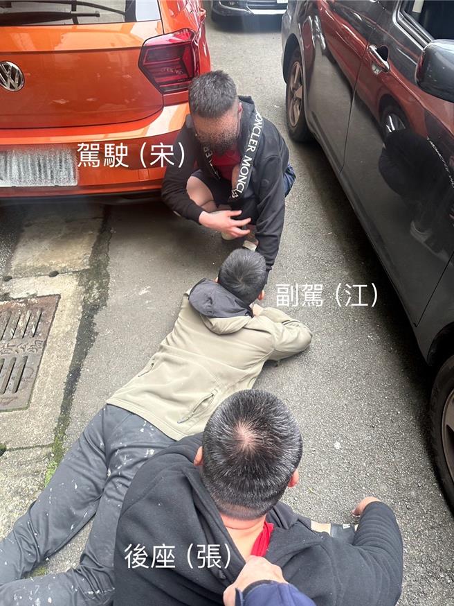 攔檢不停加速逃逸，龜山警追車查出案外毒品案逮3毒蟲。(翻攝照片／蔡依珍桃園傳真)