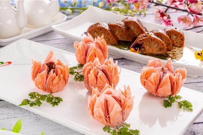 情人节当天，情侣或夫妻檔于「福粤楼」用餐完成指定任务，就赠送玫瑰花茶酥1份。(福容大饭店提供)