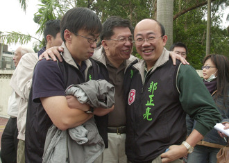 跨世代流量王  郭正亮「立委任内」嫩照曝光！ 今昔对照惊呆了