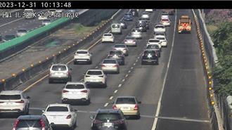提早請假返鄉 國道下午開始塞車 中壢南向路段「紫爆」