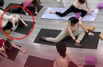 瑜珈女教練猛力下壓 學員「喀」一聲哀號：骨頭插出來了