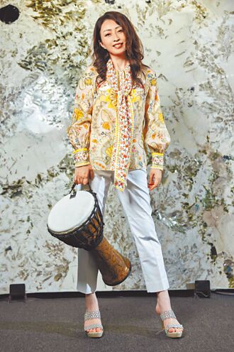 戚小戀歡唱影片賽 獎金禮物豐富