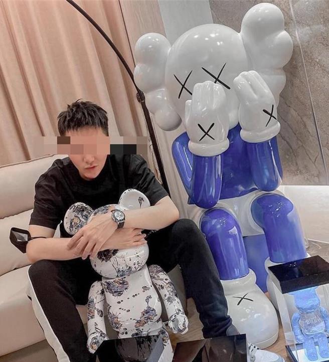 涉嫌吸金的张男，外形神似大陆男星吴亦凡。（陈鸿伟翻摄）