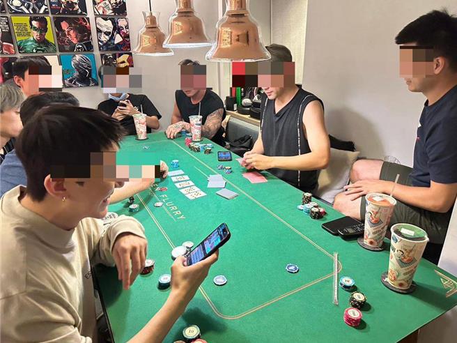 张男经常po出各种吃喝玩乐照片。（陈鸿伟翻摄）