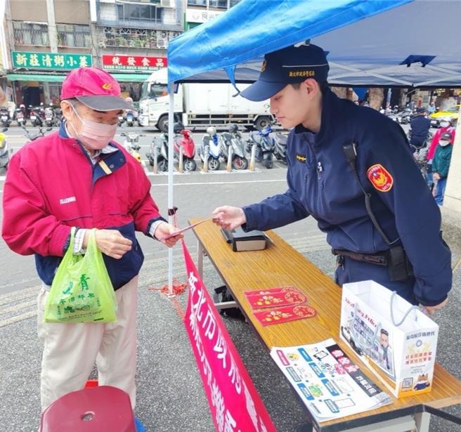 新庄警分局于新庄运动公园设置机动派出所。（新庄警分局提供）