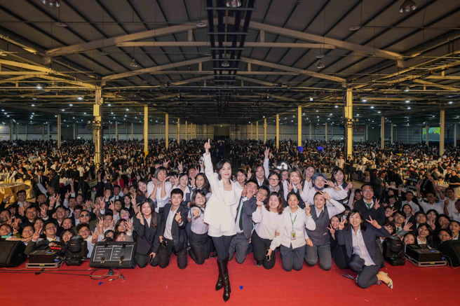 
永慶加盟四品牌中區尾牙席開620桌、斥資近2000萬元，堪稱房仲尾牙天花板！(圖片來源：永慶房產集團)
