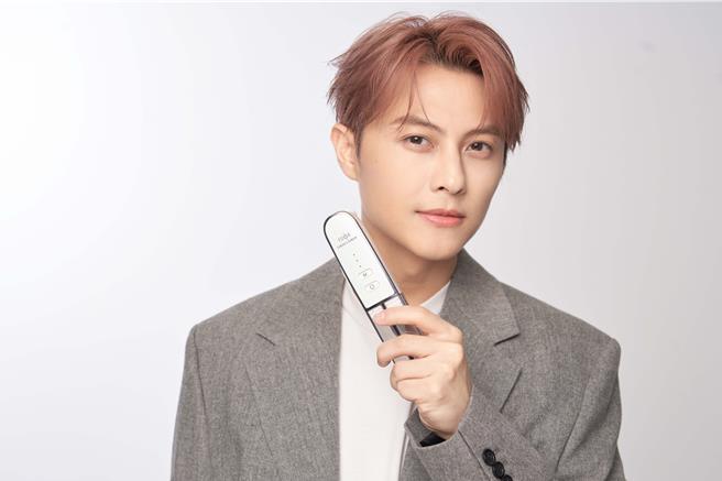 王子邱勝翊接下保養機代言。（CHECK2CHECK提供）