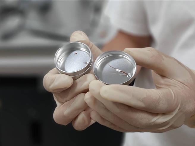 「埃爾思科技」的專利技術製作之奈米探針，可提供業者進行線上或離線的晶圓（片）電性檢測，及早發現不良品而進行製程調整。近期獲半導體行業上市公司策略投資，更成功對接國發天使基金跟投。（柯宗緯翻攝）