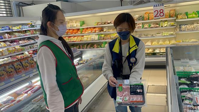 有关台糖安心豚「梅花肉片」，检出瘦肉精西布特罗0.002ppm案，桃园市卫生局3日立即启动追查辖内同批号产品。桃园市贩售台糖安心豚「梅花肉片」下游业者，均配合预防下架同品项产品，卫生局并抽验贩售架上台糖安心豚肉品共计20件，均未验出瘦肉精。（桃园市卫生局提供）