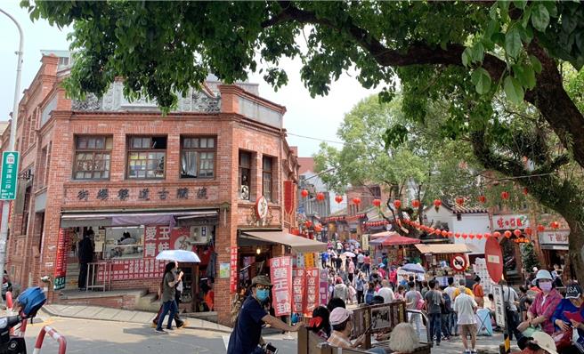 欢迎民眾把握农历连假期间到新北各商圈游玩，体验当地的多元特色与文化。（新北市经发局提供）