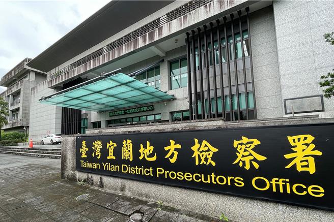 宜兰县政府前公共造产专员许智信被宜兰地检署依贪污等罪嫌起诉。（李忠一摄）