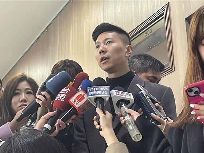 民眾黨今舉行第3屆中央委員會第30次會議，8位不分區立委以中央委員身分出席，會中也有討論前立委蔡壁如是否回任中央委員。民眾黨發言人李頂立說，相關人事布局仍要通盤考量，未來還是要看民眾黨主席柯文哲裁示。（蔡雯如攝）