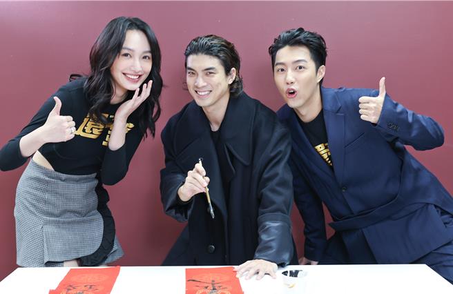 林哲熹（中）近日在大小银幕皆有新作品推出。（陈俊吉摄）