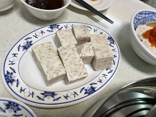 一名上班族透露，跟同事聚餐吃麻辣鍋時，有人沒先問就直接把芋頭下鍋煮，讓她超反胃，直接拒絕分攤餐費。（示意圖：shutterstock／達志）