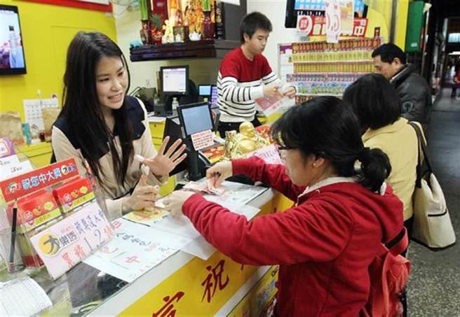 威力彩今(8)晚開獎，頭獎獎金上看3.1億元。（圖／本報資料照片）