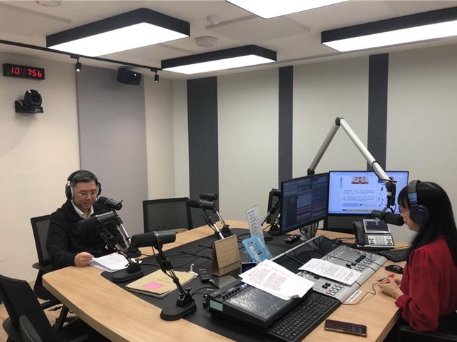中山分局至電台接受專訪，宣導犯罪預防工作。（翻攝照片／林郁平台北傳真）