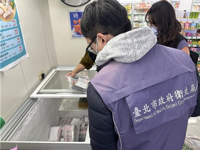 台北市卫生局表示，除要求同批产品立刻下架外，也要求通路预防性下架相同品项的非同批产品，并进行抽样检验，总计抽验4件，检验结果均符合规定。(黄敬文翻摄)