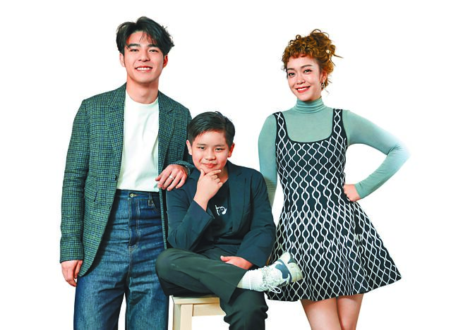 陳昊森（左起）、童星吳宗修、大霈合體宣傳新片《小子》。（陳俊吉攝）