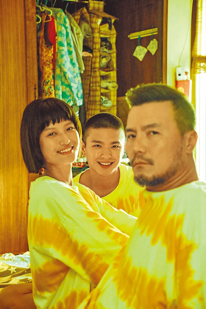 虹茜（左起）、王硕瀚、李铭忠在摄影师余静萍的镜头下散发独特的色彩。（海鹏提供）