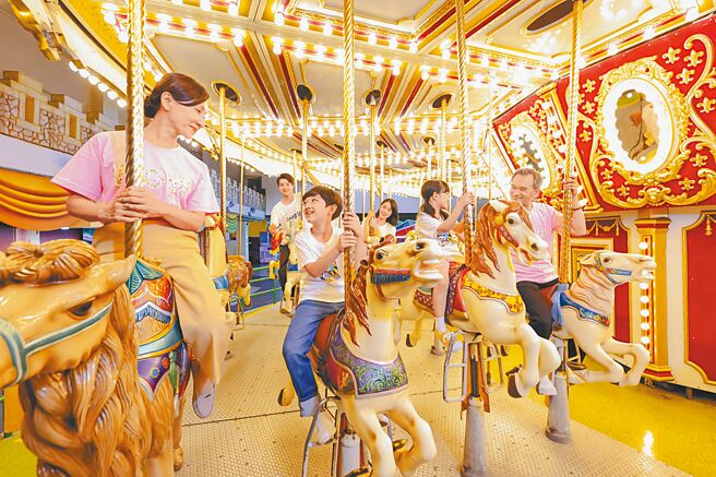 小人国音乐马车备受游客青睐。（小人国提供）