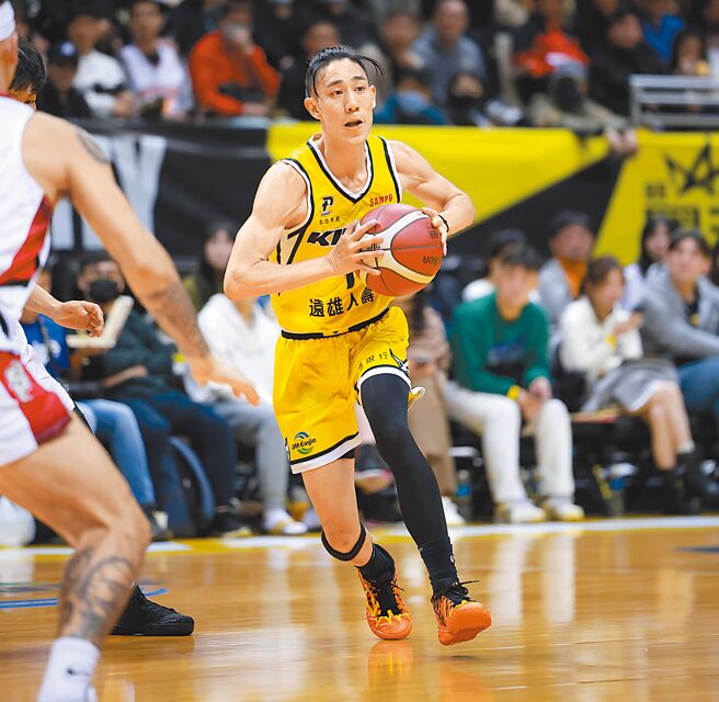 新北國王林書緯攻下21分，幫助球隊6日在農曆前最後一場比賽奪勝，戰績也暫時獨居聯盟第1。（新北國王提供）