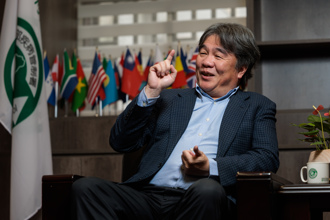 盧秀燕遭猛攻仍大方祝福！王必勝跨海13字回應了