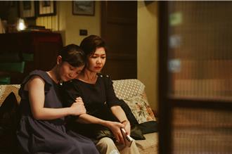 于子育獻螢幕初吻 心跳聲大到麥克風全都錄