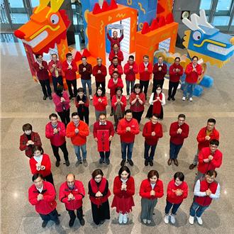 新北發布龍年賀歲MV 侯友宜展歌喉 市政成績入歌詞